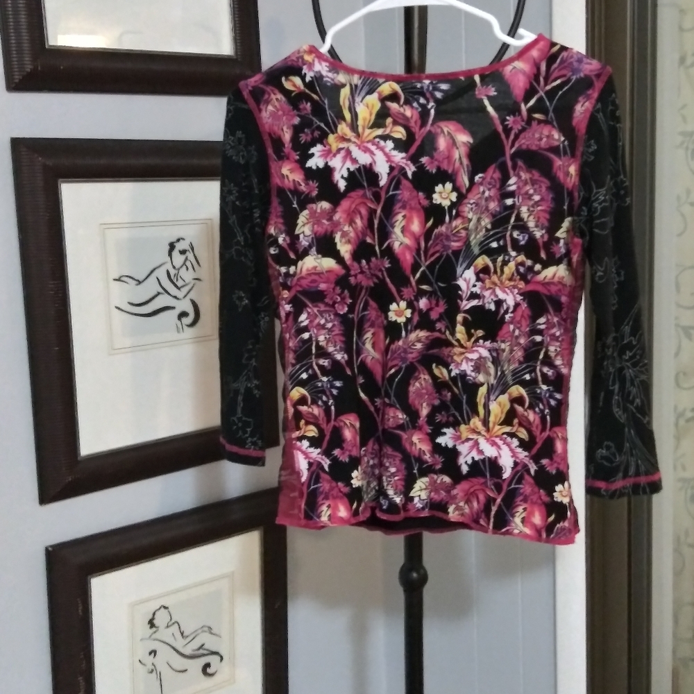 Small pullover top by "Vanity" - Picture 2 of 7